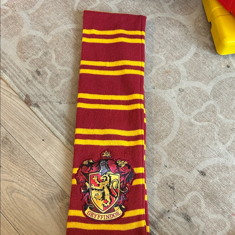 Harry Potter Gryffindor scarf like new